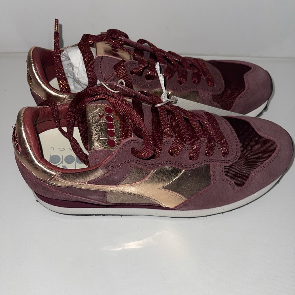 Diadora
